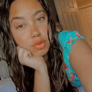 Meet your Posher, Leticia